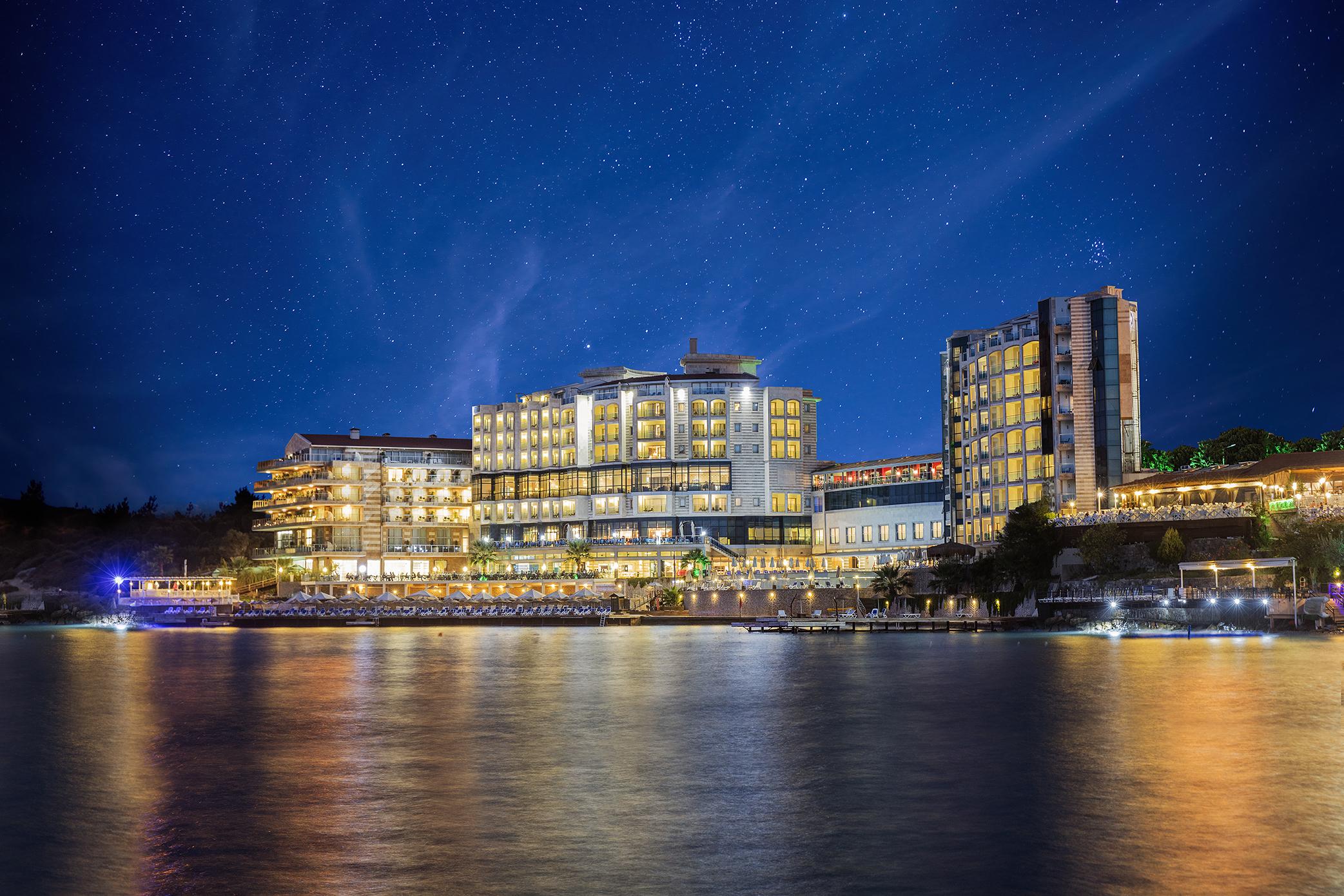 คาริสมา ดีลักซ์ โฮเต็ล Hotel คูซาดาซี ภายนอก รูปภาพ
