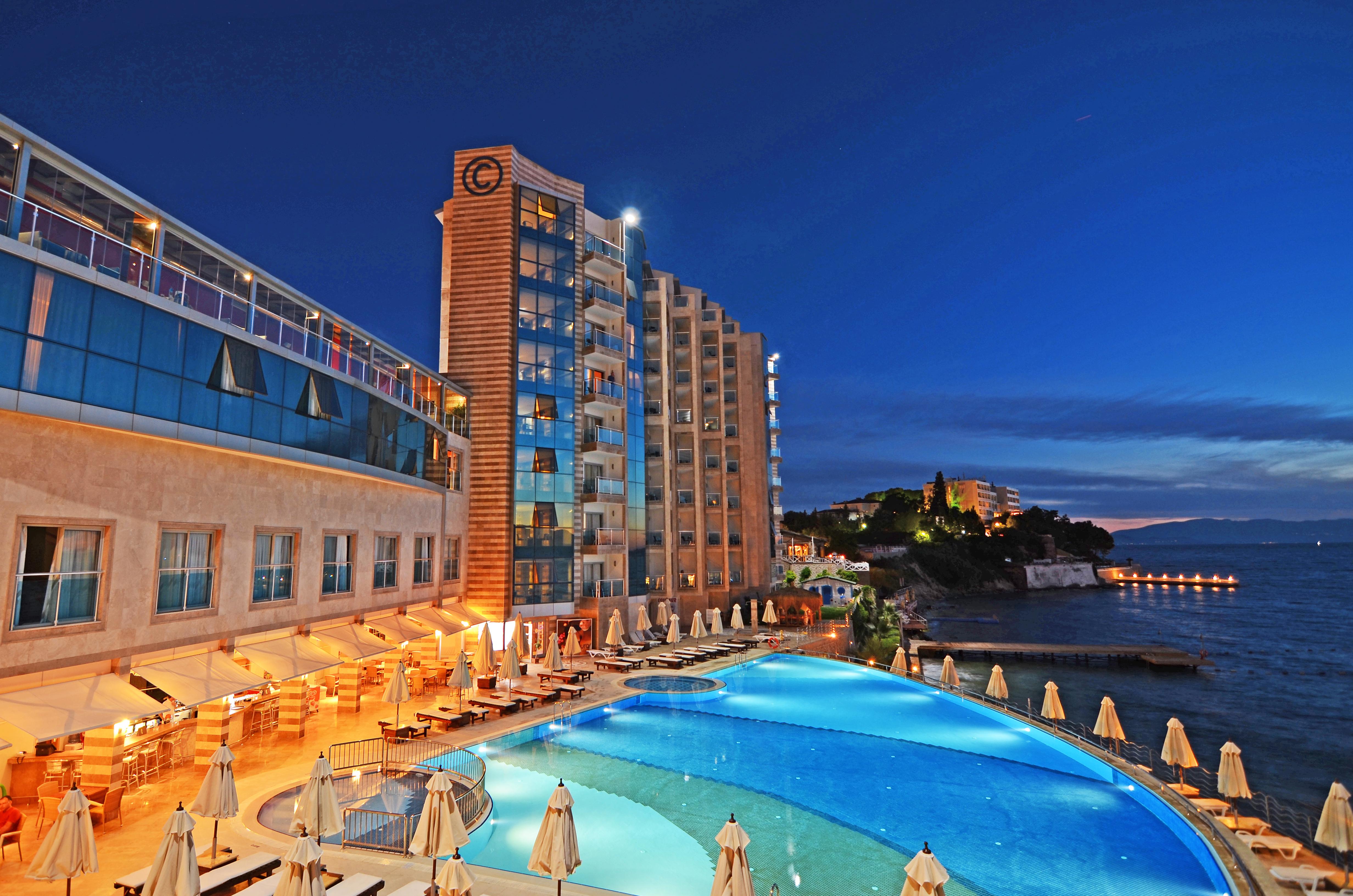 คาริสมา ดีลักซ์ โฮเต็ล Hotel คูซาดาซี ภายนอก รูปภาพ