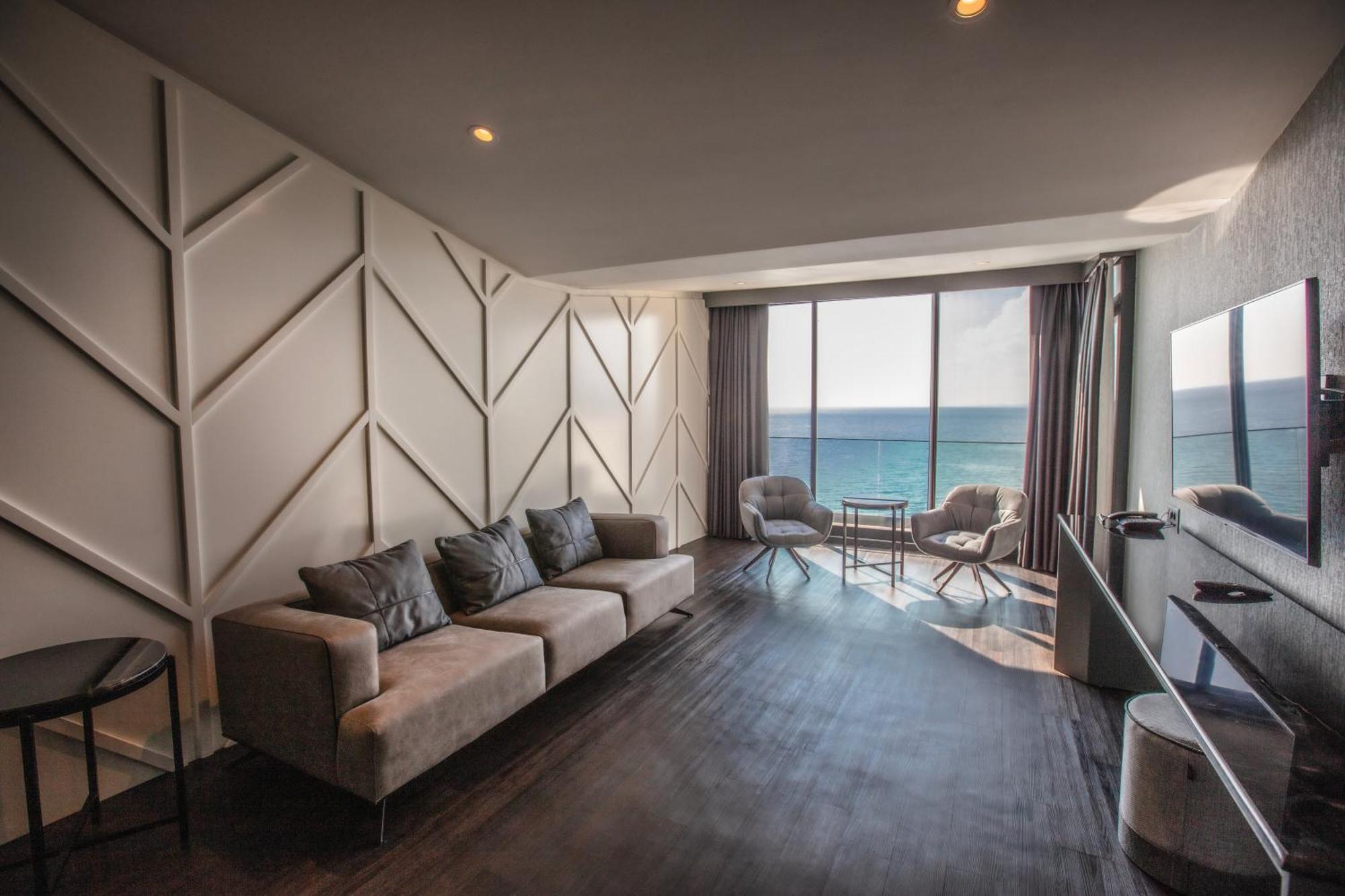 คาริสมา ดีลักซ์ โฮเต็ล Hotel คูซาดาซี ภายนอก รูปภาพ