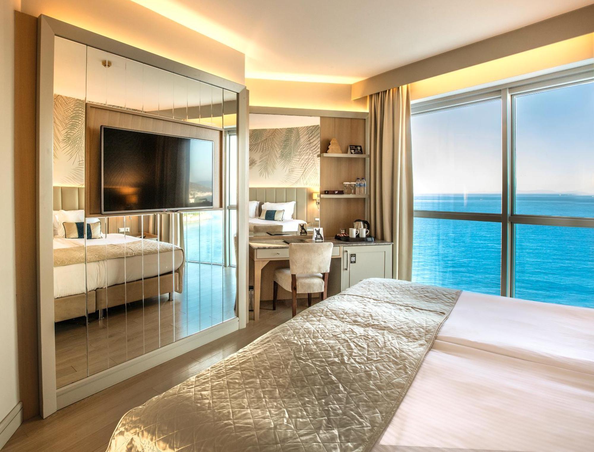 คาริสมา ดีลักซ์ โฮเต็ล Hotel คูซาดาซี ภายนอก รูปภาพ