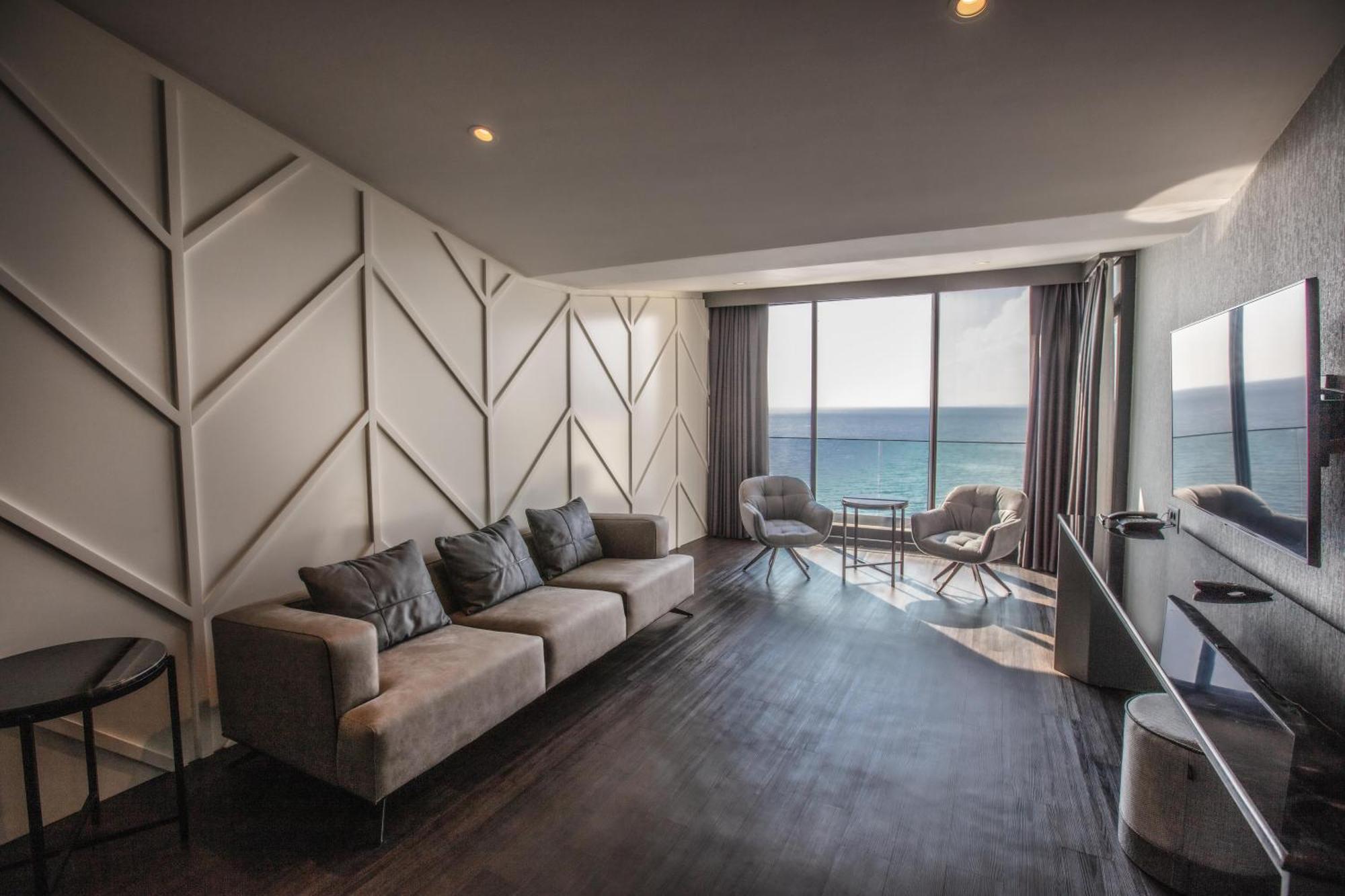 คาริสมา ดีลักซ์ โฮเต็ล Hotel คูซาดาซี ภายนอก รูปภาพ