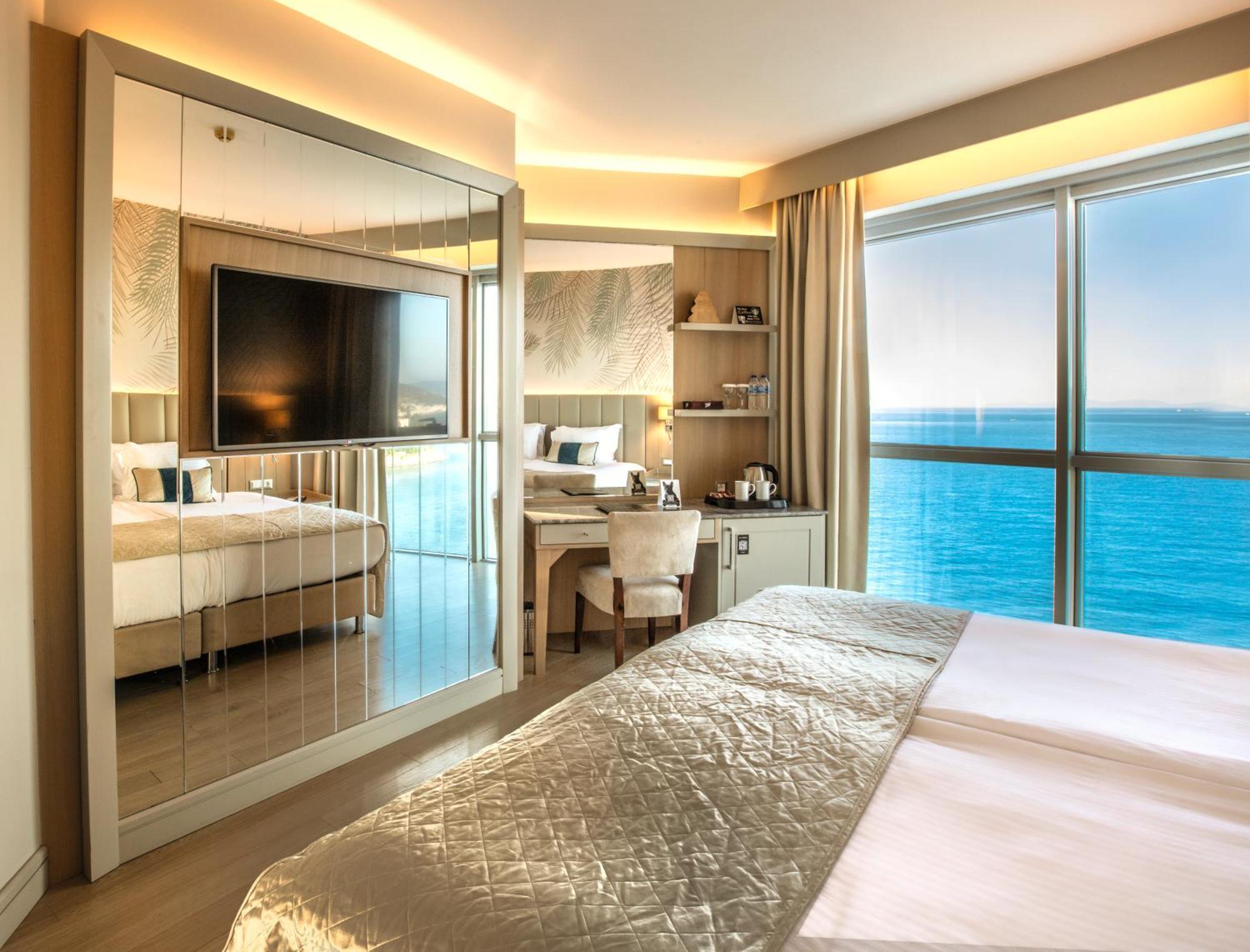 คาริสมา ดีลักซ์ โฮเต็ล Hotel คูซาดาซี ภายนอก รูปภาพ