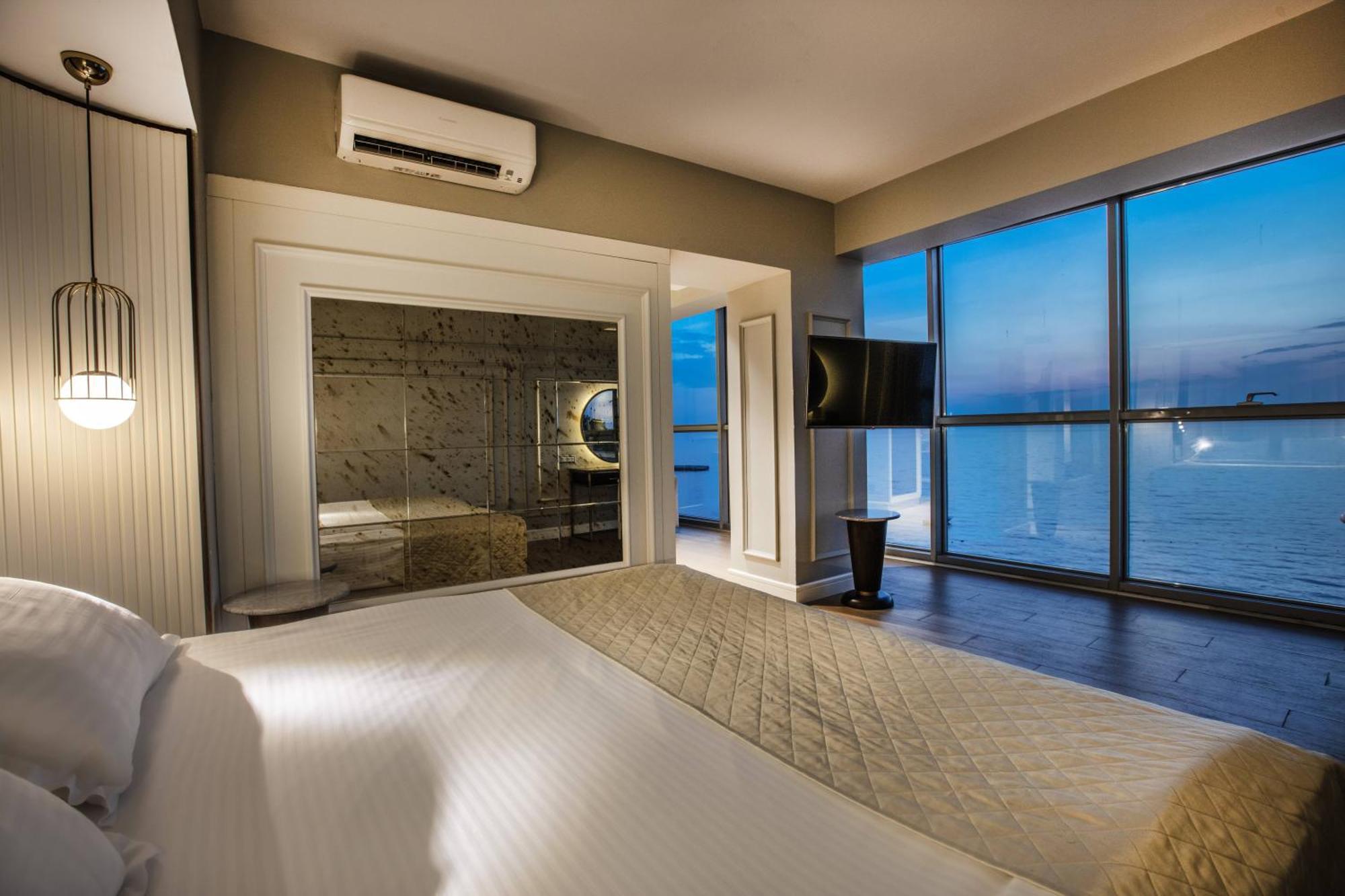 คาริสมา ดีลักซ์ โฮเต็ล Hotel คูซาดาซี ภายนอก รูปภาพ